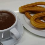 スペインの揚げ菓子「チュロス」あったか “ホットチョコレート” と一緒に！